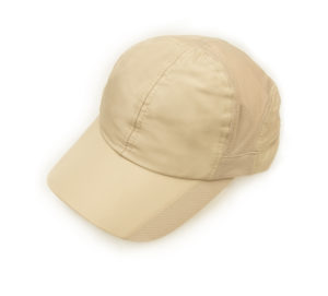 Gorra Dry-Fit. Combinación de telas