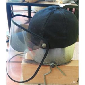 Gorras con Careta Protectora. Contamos con 4 colores: Negro, Blanco, Marino y Rojo. Bordamos tus Logotipos Gorras con Careta Protectora. Contamos con 4 colores: Negro, Blanco, Marino y Rojo. Bordamos tus Logotipos